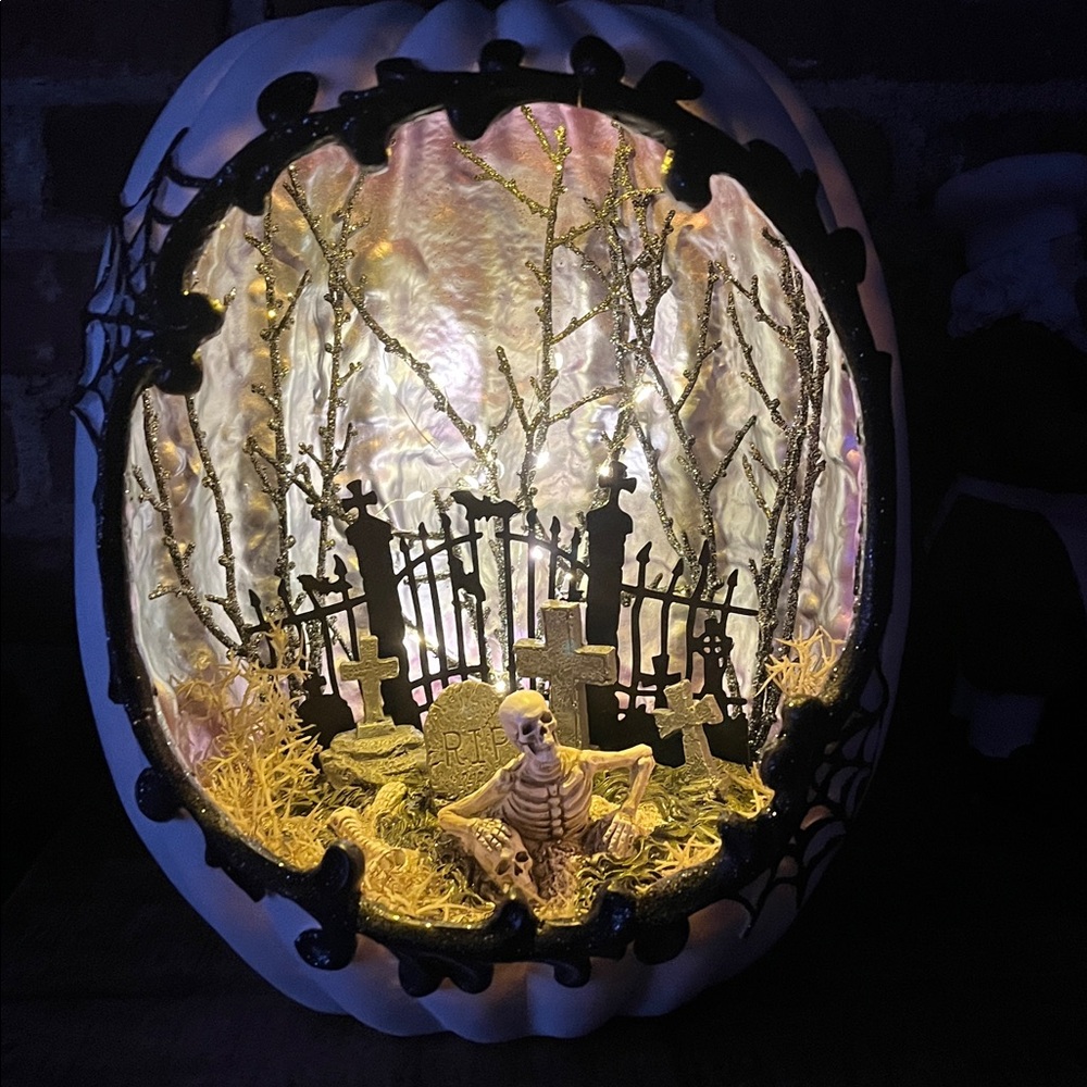 Halloween Light-Up Pumpkin Decoration - Picture 14 of 16